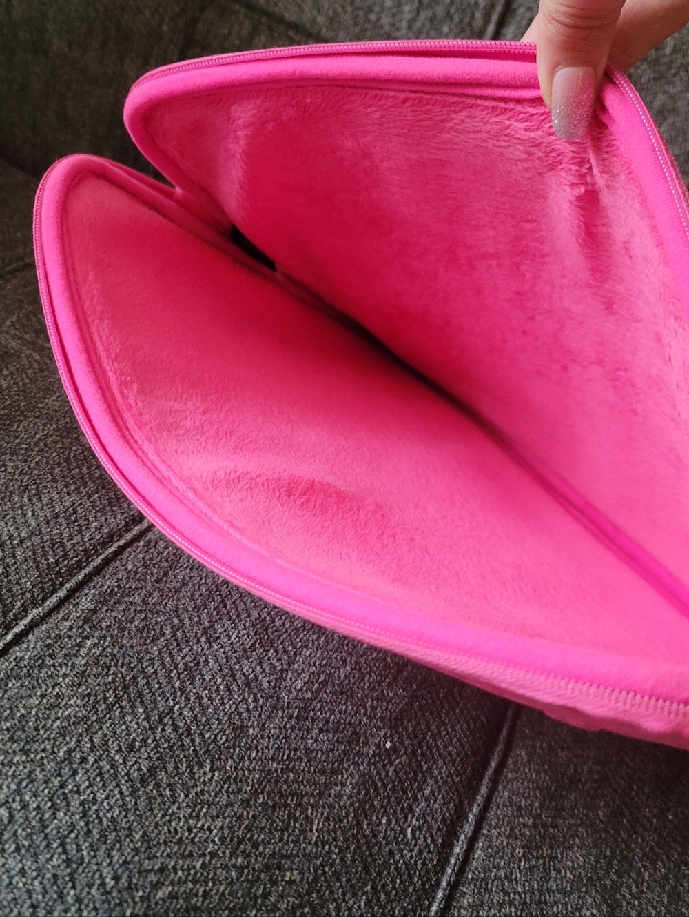 Marc Jacobs Dreamy Logo Knockout Pink Padded Laptop / Tablet Sleeve Case - Picture 2 of 13